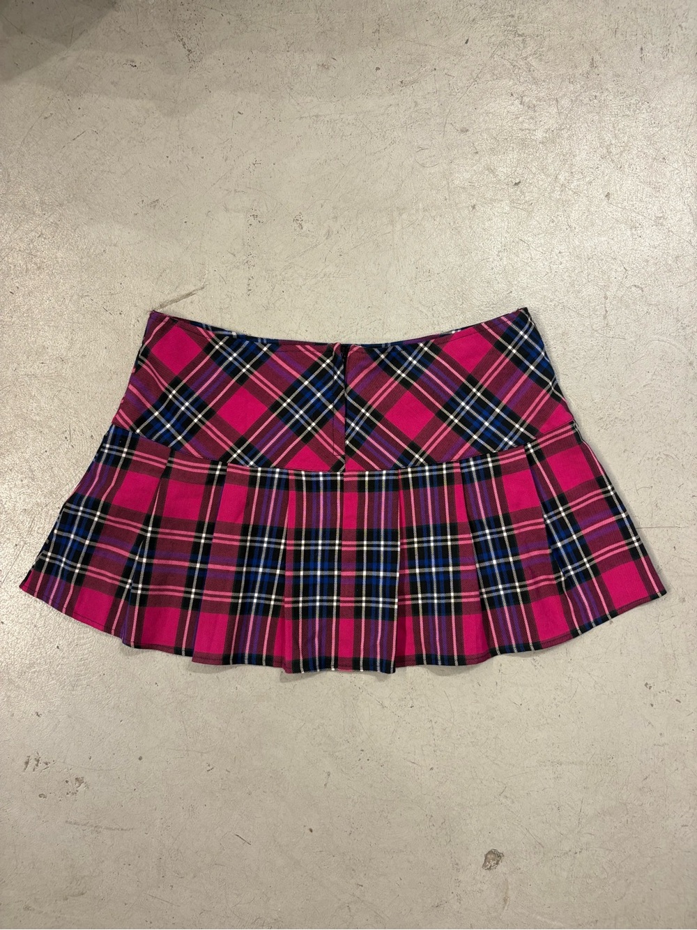 Hell Bunny 2000s pink plaid mini skirt - Picture 2 of 3